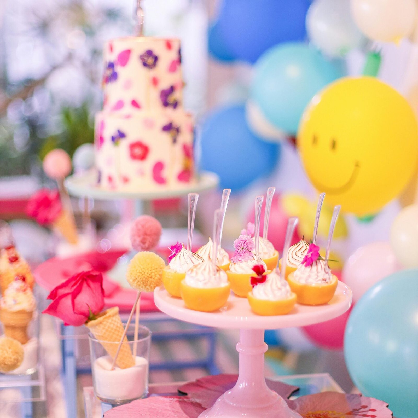 Decoração colorida de festa infantil